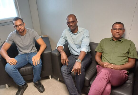 De g à d Raphaël Cécé ingénieur au laboratoire de recherche géosciences et énergie, Narcisse Zaïbo Professeur de physique, Didier Bernard Professeur de physique, UFR sciences UA Fouillole Guadeloupe