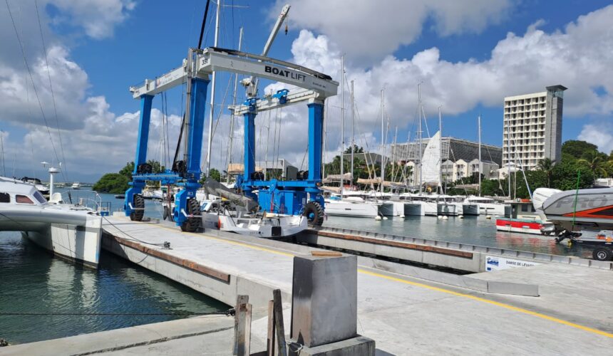 La marina de Bas-du-Fort inaugure le 10 novembre son nouvel élévateur à bateaux d'une capacité de levage de 35 tonnes comme le précédent