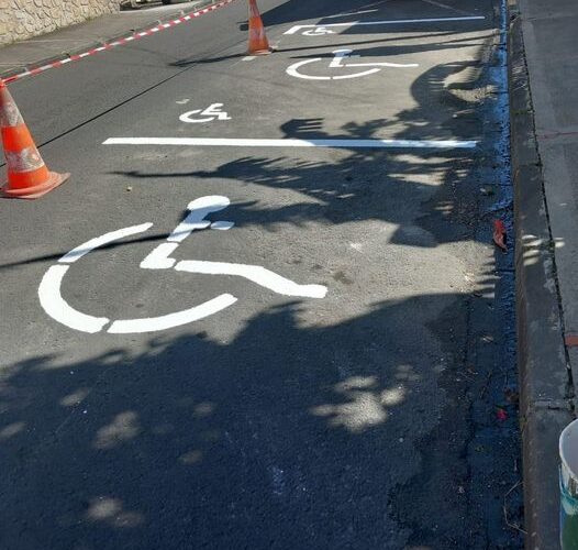 Ce lundi 8 janvier, la commune du Gosier annonce la finalisation de deux emplacements réservés aux personnes à mobilité réduite sur le boulevard Amédée Clara. Photo : Facebook Ici le Gosier