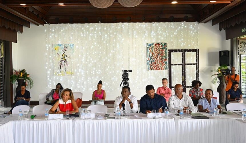 La commission mixte ad hoc chargée de préparer les travaux du Congrès des élus sur la question institutionnelle s’est réunie lundi 19 février à la résidence départementale au Gosier. Photo : FB Conseil départemental de Guadeloupe