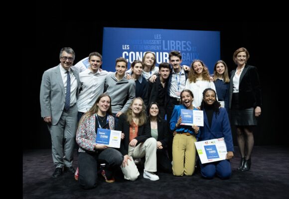 Noélyn Cairo a remporté le 2e prix du concours de plaidoiries des lycéens sur les droits de l’homme organisé par le Mémorial de Caen en Normandie le 15 mars. Photo : Mémorial Caen