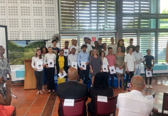 Cérémonie de récompenses en faveur du meilleur bachelier de chaque établissement de Guadeloupe, le 9 juillet au lycée hôtelir au Gosier. Photo : Le Courrier de Guadeloupe