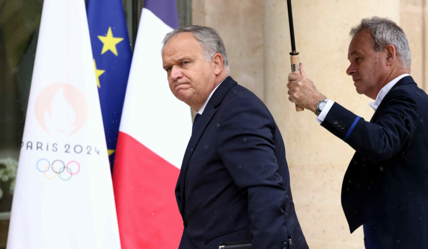 François-Noël Buffet arrive en réunion ministérielle au Palais de l'Élysée, à Paris, ce 23 septembre 2024. Photo : Tom Nicholson/Sipa