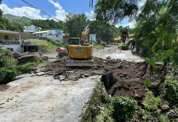 Les travaux de la traverse de Vanier, sur la ravine Tarare, commencent mardi 17 septembre. Photo : FB Ville de Vieux-Habitants