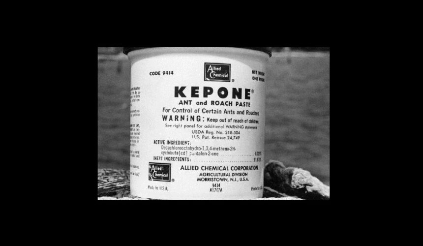Ce conteneur contient du Képone, le nom de marque du chlordécone, un insecticide synthétique hautement toxique produit de 1966 à 1975. Photo : DR Daily Press Archive