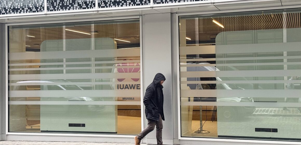 Corruption : le Parlement européen suspend ses accès aux représentants de Huawei
