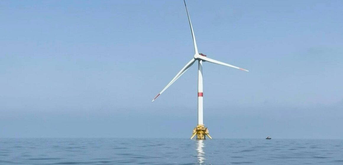 La France lance son premier parc éolien flottant, à Port-de-Bouc