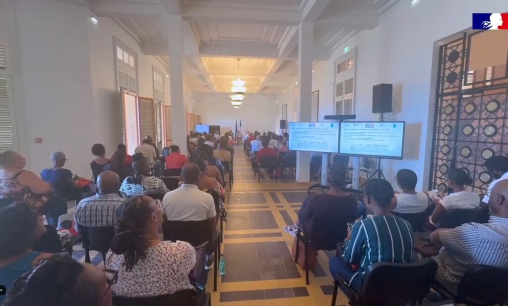 Une centaine de participants a répondu à l’invitation de la préfecture à Basse-Terre à l’occasion du séminaire départemental du « plan cantines ». Photo : capture écran Préfecture de Guadeloupe