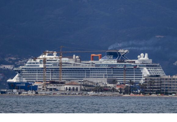 Image d’archive, bateau de croisière au large de Nice et de Cannes. Photo : François Glories / Sipa