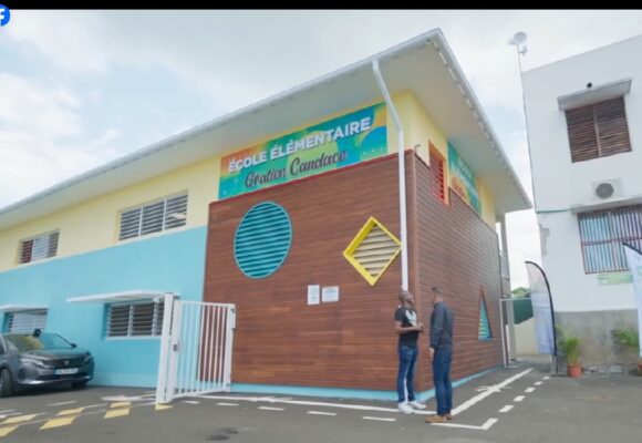 Le chantier de mise aux normes antisismiques de l'école élémentaire Gratien Candace à Baillif, a été livré ce 2 juillet. Photo : capture écran vidéo Région Guadeloupe