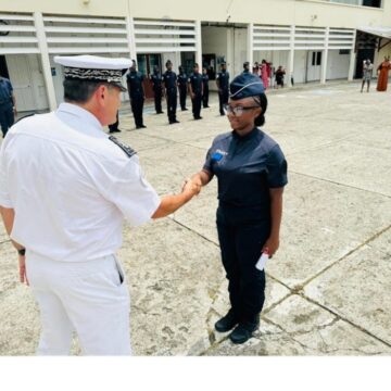 Une recrue de la 153e promotion de policiers adjoints lors de la cérémonie de fin de formation aux Abymes le 21 août. Photo : Police nationale de la Guadeloupe