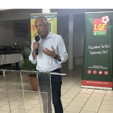 Photo d’illustration : Jean Dartron, président de la Ligue guadeloupéenne de football, lors de la cérémonie de récompense des clubs finalistes et demi-finalistes de la Coupe Région Guadeloupe, en novembre 2024. Crédit : Ligue Guadeloupéenne de Football