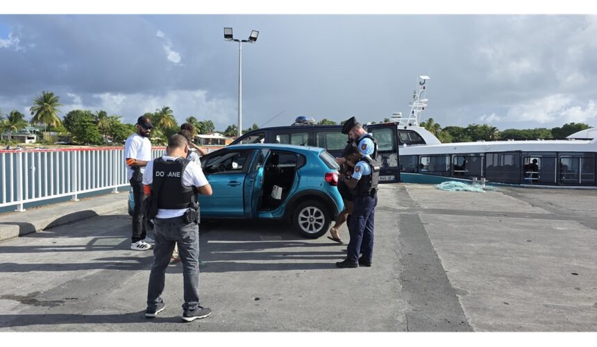 Une présence renforcée, mais éphémère, des forces de l'ordre dans le port de Grand-Bourg à Marie-Galante le 23 octobre 2025. Photo : Gendarmerie de Guadeloupe