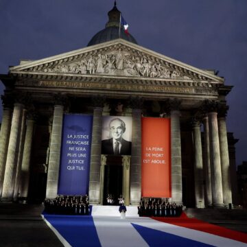 Cérémonie de panthéonisation de Robert Badinter, ancien ministre de la Justice et président du Conseil constitutionnel, à Paris le 9 octobre 2025, date anniversaire de la promulgation de la loi portant abolition de la peine de mort. Photo : Jacovides / Pool / Sipa