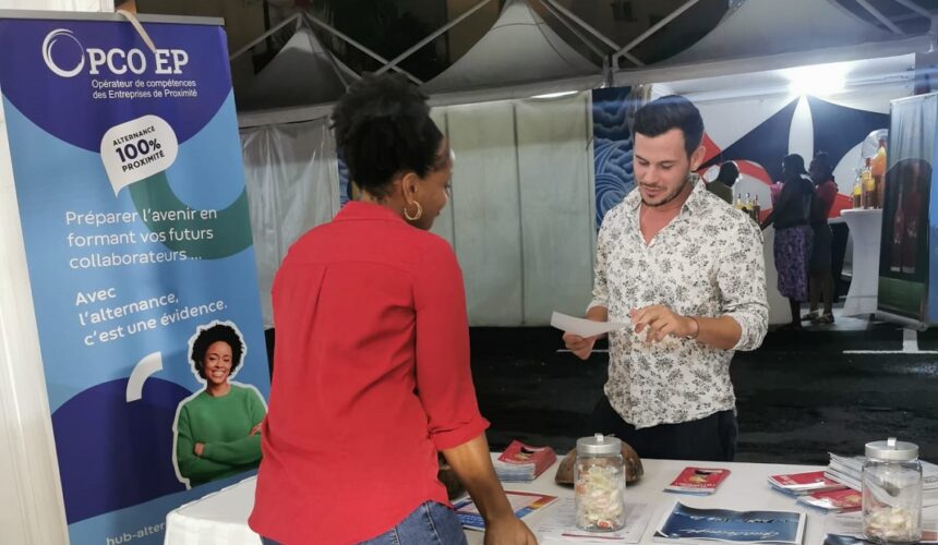 16 novembre 2022, le financeur de formation « Opco Entreprises de proximité » tient un stand au Village de la Route du Rhum pour promouvoir l'alternance et la formation professionnelle auprès des jeunes, des parents et des entreprises. Photo : Opco des Entreprises de Proximité