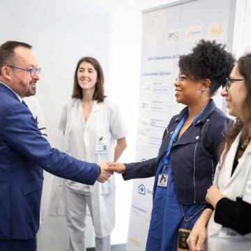 Yannick Neuder, ministre chargé de la Santé et de l'accès aux soins, à l'hôpital Foch pour inaugurer l'Institut de la santé de la femme et de la fertilité. Suresnes, le 10 avril. Photo : Seba / Sipa