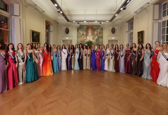 Photo des candidates qui illustre l’annonce de la diffusion de Miss France 2026, samedi 6 décembre sur TF1. Photo : Miss France