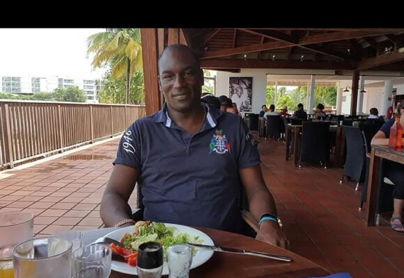 Cette photo non datée et non localisée, remise par la famille de Steeve Rouyar et obtenue le 8 septembre 2025, montre le ressortissant français Steeve Rouyar, arrêté au Togo après avoir été accusé de participation à des manifestations anti-gouvernementales. Photo : Handout / Steeve Rouyar's family / AFP