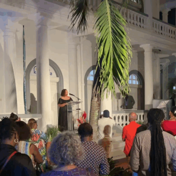 Les discours d'inauguration sur le parvis de la Maison Karukéra à Pointe-à-Pitre, marquent la renaissance officielle de ce bâtiment de 1927 en siège de l’action touristique du conseil départemental. Photo : Conseil départemental de Guadeloupe