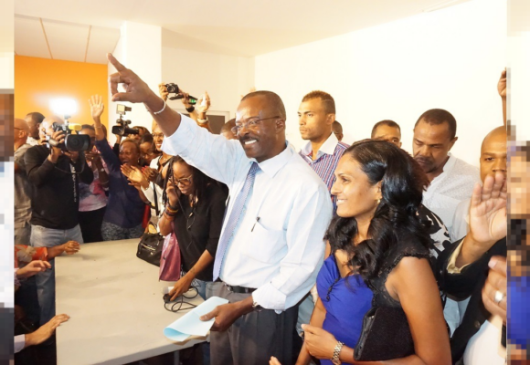 Ary Chalus avec sa compagne Francette Gourdine-Bachou, à l’issue de l’élection régionale qu’il remporte en 2015. Photo : Le Courrier de Guadeloupe