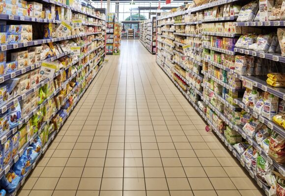 France, Getigne, 2026-01-12. Rayon bio vide dans un supermarche Super U en Pays de la Loire. Illustration inflation, hausse des prix et pouvoir d achat. Photographie de Mathieu Thomasset / Hans Lucas via AFP