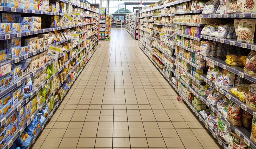 France, Getigne, 2026-01-12. Rayon bio vide dans un supermarche Super U en Pays de la Loire. Illustration inflation, hausse des prix et pouvoir d achat. Photographie de Mathieu Thomasset / Hans Lucas via AFP