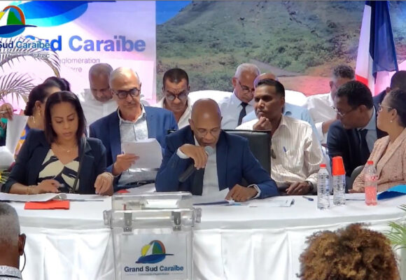 L’assemblée communautaire de la communauté d’agglomération Grand sud caraïbes a installé ses instances dirigeantes le 8 avril 2026. Photo : Capture écran Communauté Grand Sud Caraibe